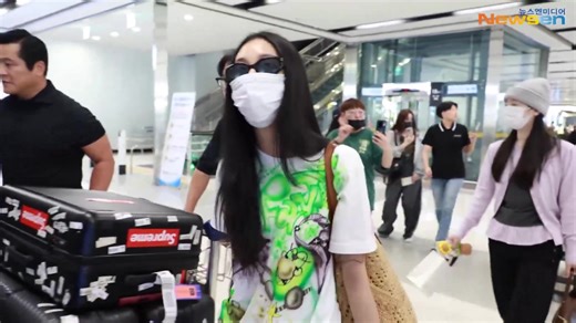 TWICE has arrived back in Korea from Japan after two sold out shows at Tokyo Dome. Seems like MISAMO stayed in Japan, Sana for NE:AR event. | Ｌｉｖｅ ＯＮＣＥ, Ｌｏｖｅ ＴＷＩＣＥ