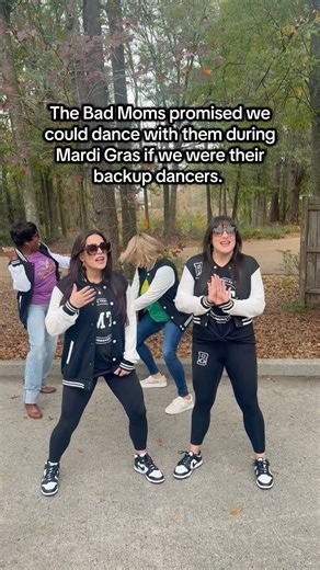 🎧 NEW PODCAST ALERT: Northshore Mardi Gras 👉VTNS: https://www.visitthenorthshore.com/podcasts/ 👉Apple Podcasts: https://podcasts.apple.com/us/podcast/all-the-waves/id1726058098?i=1000745948445 👉Spotify: https://open.spotify.com/episode/2MKjRUfgykha9Hh6VplwJC?si=ZU2yRKGJQAG9bK4hzVumjg Season 3 of All The Waves is officially here and we’re kicking it off with Mardi Gras on The Northshore! Katie & Zondra took on the viral Backup Dancer Challenge with The Bad Moms That Dance to set the tone and 