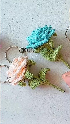 🌹 Learn how to crochet this beautiful Crochet Rose Keychain with this easy step-by-step tutorial! 🧶