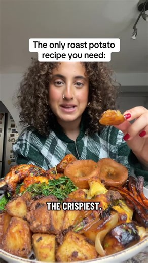 Zaynah | Recipes, Travel & Lifestyle on Instagram: "Desi roast potatoes 🥔🔥 The crispiest, fluffiest, most addictive roast potatoes ever. And yes, everything is better with a little spice!! #desiroast #roastpotatoes #roastpotatorecipe #roastdinner #roastdinnerrecipe"