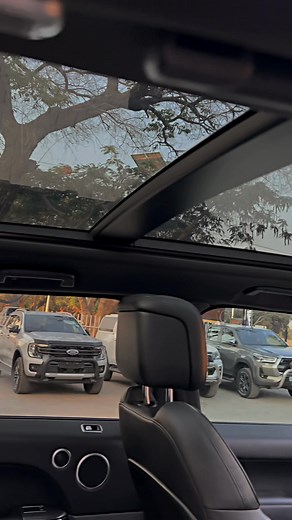 🔥 2021 Range Rover– $51,000🔥 | 📞 260 979175666 Tough. Reliable. Ready to drive. Note; our vehicles are INTERPOL cleared🫡 📍 Plot 70, Great East Road, Handsworth – Lusaka | 📧 primevehicle.info@gmail.com Here are some key features of the 2018 Range Rover: ✅Exterior Features 1. Sleek and sophisticated design 2. LED headlights with signature lighting 3. 21-inch alloy wheels (optional 22-inch) 4. Panoramic sunroof 5. Terrain Response system for enhanced traction ✅Interior Features 1. Luxurious l