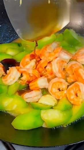 Stir fry luffa with shrimp in oyster sauce.. #dish #share