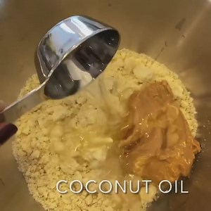 38 reactions | Almond flour cookie dough bars ✨ a delicious gluten...