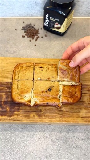 The EASIEST And BEST High Protein Banana Bread! 🍌💪🏻 #highprotein #bananabread #shorts
