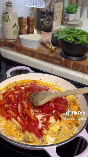 Creamy spinach & sausage pasta🍝 Recipe below👇 Ingredients 1 tbsp olive oil 1/2 yellow onion, diced 4-5 cloves garlic, minced 15 oz Italian sausage, crumbled 1/2 lb pasta (penne, fusilli, rigatoni, ziti, orecchiette, gemelli, cavateelli, cavatappi) 1 cup chicken broth 1 cup heavy cream 1 tsp Italian seasoning 15 oz can tomato sauce (can also use marinara) 5 oz fresh spinach 1/4 cup Parmesan cheese ( more for serving) 1/2 tsp salt 1/2 tsp freshly cracked black pepper 1/4 tsp red pepper flakes (o