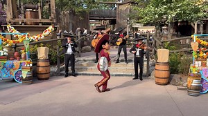 Miguel from “Coco” performs along with a Mariachi band and dancers in ‘Miguel’s Fiesta Latina’ at Disneyland Paris during the Disney Music Festival. Link to our full video in the comments. #disneylandparis #dlp #dlrp #coco #miguel #pixarcoco #disneymusicfestival #mariachiband #disneylandpark | Mousesteps