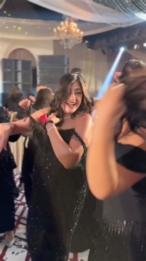 اصحاب العروسه مكسرين الدنيا😍💃🔥#shortvideo #dancevideo #exsplorepage #weddingdress #foryou