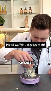 Herzhaftes Waffelfrühstück: Kartoffel-Käse-Waffel mit Avocado & Ei
