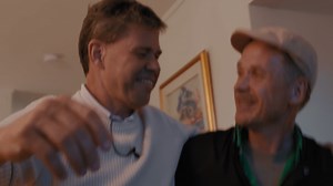 «Hvor skal du, bror?» er en personlig dokumentarfilm om brødrene Stig og John. Når storebror Stig får Alzheimer bare 50 år gammel bestemmer han og lillebror John seg for sammen å dokumentere og filme alt som skjer, helt frem til den uunngåelige slutten. https://tv.altibox.no/streaming/altibox-x/detaljer/284408 «Hvor skal du, bror?» er produsert med støtte fra: Østnorsk filmsenter Stiftelsen Dam Produsert av Fabelaktiv | Fabelaktiv