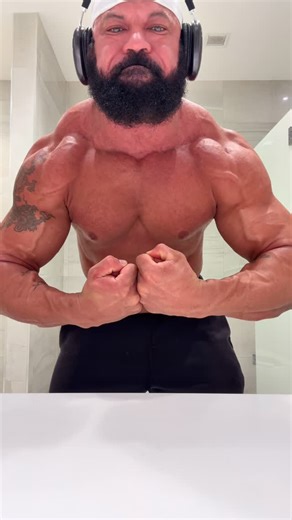 Frank The Tank🏋️‍♂️/Online Coach on Instagram: "Arm day turned into a mass-building clinic 💪 Heavy curls, brutal tricep volume, nonstop intensity — this is how you grow real arms. No fluff. No ego. Just work. If you’re tired of guessing what to do in the gym… If you want arms that actually TURN HEADS… Join the movement. I’m not just a trainer — I build athletes. DM “ARMS” to start your transformation. #TrainWithFrankTheTank #MiamiSwole #ArmDay"