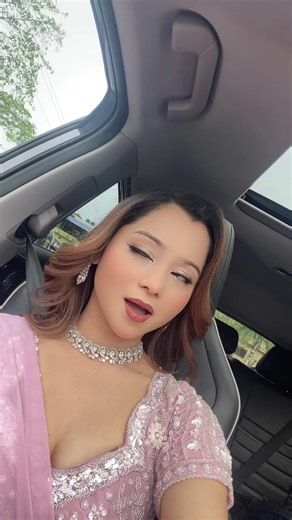 Thank you for making me feel extra beautiful 😻 ✨ @Bride by Roshni✨ @एkaiva makeup studio @Santoshi Jewellary shop💕💕💕