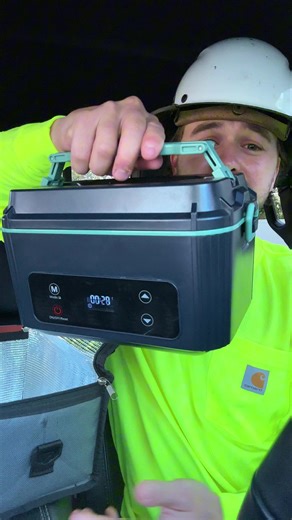 this self heating electric lunchbox is a blue-collar life hack! #bluecollar #lunchbox #construction #greenish