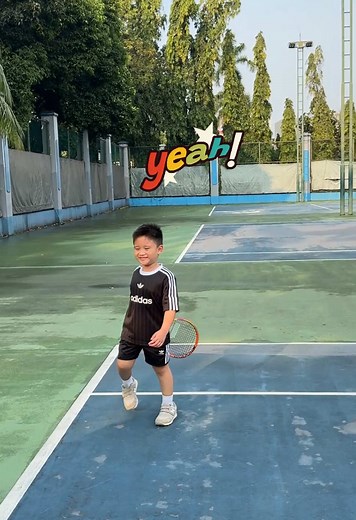 Kelas Tennis Pertama untuk Athar