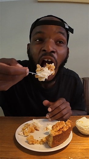 I Tried The Dutch Apple Crumble Cake 🇳🇱 #rotterdam #netherlands | EmekaTravels