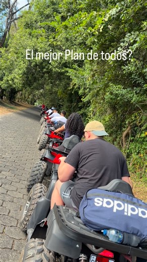 🔥 ATV Mombacho Adventure: ¡Explora el volcán como nunca antes! 🔥 ¿Listo para una experiencia llena de adrenalina? El volcán Mombacho te espera con uno de los tours más emocionantes de la región: un recorrido en cuadra (ATV) que te lleva por senderos selváticos, miradores impresionantes y el ambiente místico de un volcán dormido rodeado de naturaleza. Imagina recorrer montañas cubiertas de nubes, sentir la brisa fresca mientras atraviesas bosques tropicales y disfrutar de vistas panorámicas del