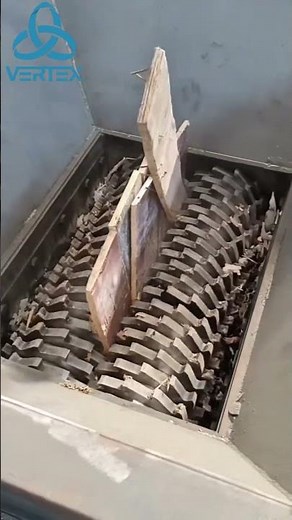 Shreding waste wood #shredder #stoneshreddingvideos #shreddermachine #industrialshredder
