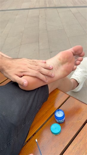 Did you get home from work feeling tired, with sore feet? Before going to sleep, try this homemade trick that will make you feel brand new the next day!😉🧦 | Rennan Tavares Ofc