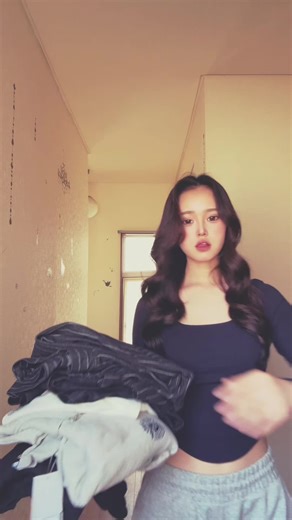 @codderr_official のパーカー、デニムパンツ、ゲームTシャツでコーデ組んだよ‼️3/4発売だからチェックしよう✅#pr #fyp #ootd #16 #おすすめ