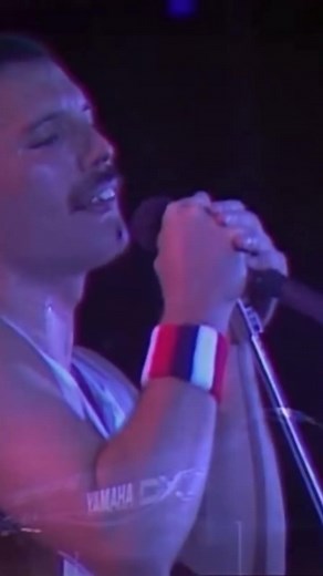 🎶 Who Wants To Live Forever ~ live at Wembley 11 July 1986 Queen performed live at Wembley. It was a rainy but hot evening, the gates open at 2 pm and round about 73.000 people storm into the arena waiting to finally see Freddie, Brian, Roger and John live in front of them. And then … approx 4-6 pm Freddie runs onto the stage and opens the show with “One vision” … I think I said this a 100 times but the first night at Wembley is in my opinion better 😍 … Freddie’s voice was just on point and un