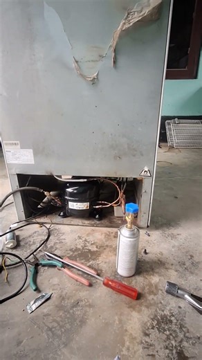 Refrigerator gas charging r600a #Refrigerator #gas #leakage #problem