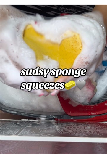 Replying to @𝐌𝐒.𝐂𝐋𝐄𝐀𝐍 𝐓𝐎𝐊🫧🧽 #mwahsoasmr #cleantok #sudsy #spongesqueezing #sudsycleaning