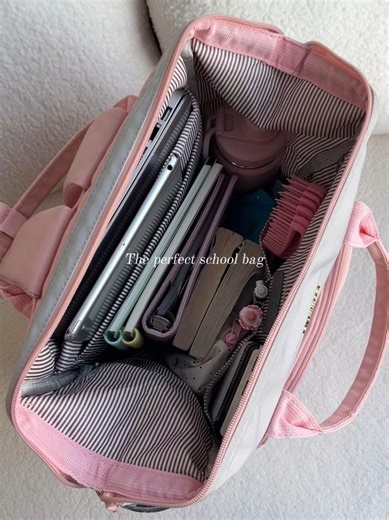 Here comes my favorite new school bag for the new semester! 🎒✨#backtoschool #backpack #tiktokshopspringglowup #bagtok #schoolbag