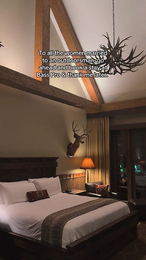 Big Cypress Lodge Memphis: Stunning Hotel Inside Bass Pro Pyramid