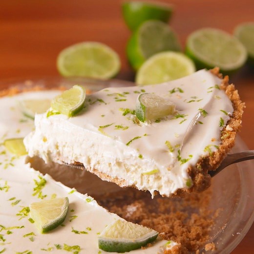 This no-bake Margarita Pie is boozy in the sweetest way. Full recipe: http://dlsh.it/qI9gMim | Delish