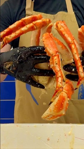 Opening Cooked Dungeness Crab | How to Crack & Clean Sweet West Coast Crab #dungenesscrab