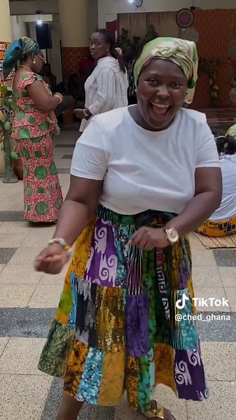 Anansesem:Storytelling around the cocoa tree. The entire COCOBOD family gathered around the almighty cocoa tree to listen to the fascinating history of Ghana’s five major tribes through music, storytelling, and dance. Enjoy excerpts from this remarkable event.