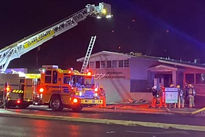 Structure fire impacts traffic in central Las Vegas