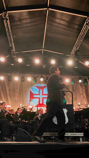 Fernando Daniel com a Orquestra da Marinha, ontem, em Aveiro. Uma atuação monumental. | Universal Music Portugal