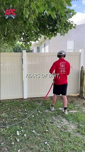 Fence Cleaning in Central Virginia – Remove Algae, Mold & Grime from Vinyl or Wood Fences FAST!