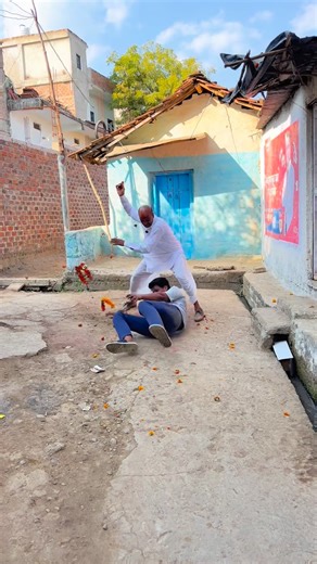 Sumit Prajapati on Instagram: "Wait for end 😂…. #sumit🤣😜 #viral #trending #comedyvideio #funnymeme"