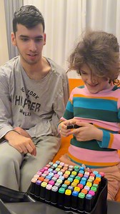 Lui Filip îi este frică să nu ia răceala de la mine 🥰. Eu îi arăt ce carioci ne-a cumpărat tati. | Petra Ionescu