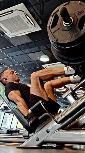Leg press form + power with muscle separation #legday #form #motivation #gym #muscle #exercise #fit