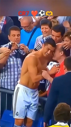 CR7 ❤️⚽🫶 Cristiano Ronaldo 7 ❤️ Respect Fan's #rc7 #fans #footballfans #fansclub #fancraze #ytshorts
