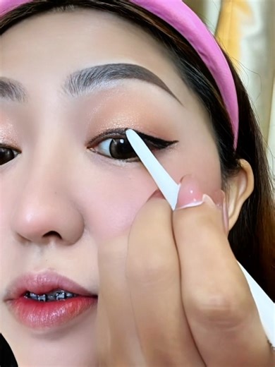 Achieve Flawless Eye Looks with Smooth Gel Liners