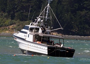 Fishing boat runs aground in Otago Harbour