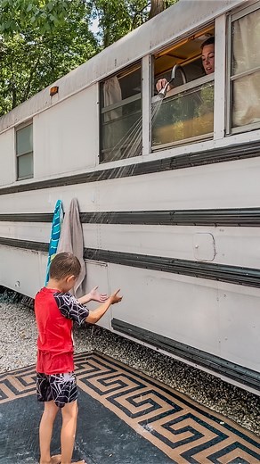 Who says bus life can’t be fancy? An outdoor shower with changing scenery and a relaxing bubble bath. Yes, please! Which one would you choose? Stay tuned tomorrow for our $36 DIY tote tub tutorial. #skoolieconversions #tinyhouseideas #diybathroom #skoolie #schoolbusconversion #tinyhouseonwheels #buslifestyle #whatwouldyouchoose | Roamwithbus