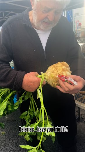 Celeriac: The Ugly Veg with Serious Charm Don’t let the knobbly looks fool you - celeriac (aka celery root) is one of the tastiest, most versatile winter veg around. 🥰 🥗 Eat it raw: Peel, slice thin or grate, and toss with lemony dressing for a crisp slaw or the classic French celeri remoulade. 🔥 Roast it: Cube, drizzle with olive oil, salt & pepper, and roast until golden and caramelised. 🥄 Mash it: Boil and mash with butter and cream for a silky, earthy alternative to potato. 🍳 Pan-fry it