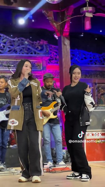 OM ADELLA OFFICIAL (@omadellaofficial_)’s videos with Goyang Heboh - Desy Thata Adella