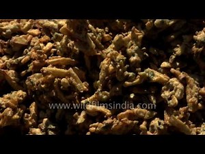 This is how Indians make hot and crispy pakoras