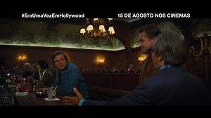 Rick Dalton é um astro de Hollywood e, ao seu lado, sempre está Cliff Booth, seu dublê e melhor amigo para todas as horas. Juntos, eles vivem o melhor que Hollywood tem a oferecer, interpretando heróis em tramas emocionantes, mas, nessa cidade, as histórias podem se tornar realidade! Dia 15 de agosto, você tem um compromisso marcado com uma jornada inesperada em #EraUmaVezEmHollywood. | Sony Pictures