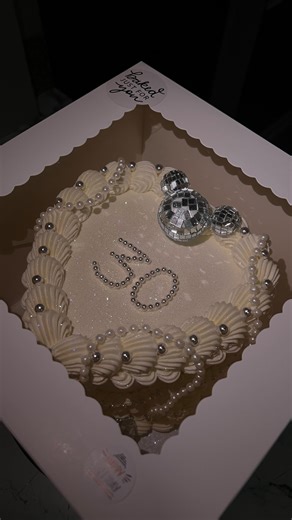30!! This is the CAKE you turn 30 with people!! I 💯 love this cake😍. 6 inch vintage heart cake with silver sugar pearls, disco balls and pearls. #baltimorebaker #baltimorecakes #heartcake #glittercake #dmvbaker #dmvcakes #cakereels #caketrends #trendingreels #instacake #cakesofinstagram #blowthisup #birthdaycake #virgoat #luxurycakes #vintagecake #30 #30th #discoball | kinellacakesandtreats