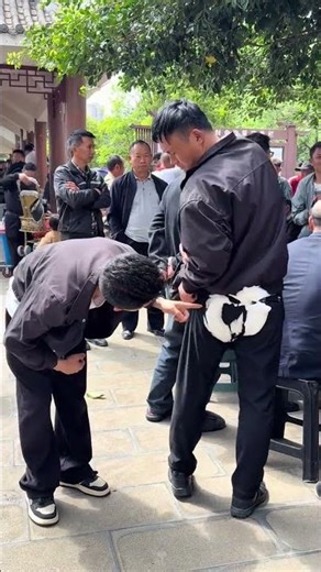 Record daily jokes with friends of funny guys that you can't help but laugh at #192