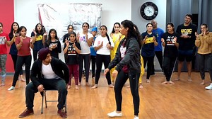 2 different interpretations of the same choreography. Which one did you like better? Full video coming soon! Dancers: Sumanyu Maingi, Gurleen Parmar, Jackie Thind, Neha Shekhar Song: Chitta Kurta Singer: Karan Aujla Deep Jandu Remix: Omer Mirza Videography: Mirza Moments | Bhangra Empire