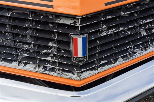 Le logo de la Chevrolet Camaro cache-t-il un clin d’œil au drapeau français ?