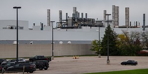 Canada’s Economy Starts to Buckle Under Trump’s Tariffs