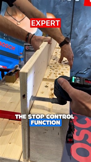 Philippe Montandon on Instagram: "EXPERT EXOP18V-40 Découpeur-ponceur sans fil Référence 0.601.2C0.101 🇫🇷🇩🇪 L’EXPERT EXOP18V-40 dispose de 6 vitesses réglables, d’un STOP CONTROL pour réduire le risque d’endommagement et de blessure et d’une possibilité d’adapter la vitesse pour une précision de coupe remarquable. Sa LED éclaire efficacement toutes les zones de l’espace de travail. Puissance et vitesse élevées : Pour maîtriser même les travaux très difficiles, quel que soit l’accessoire Star